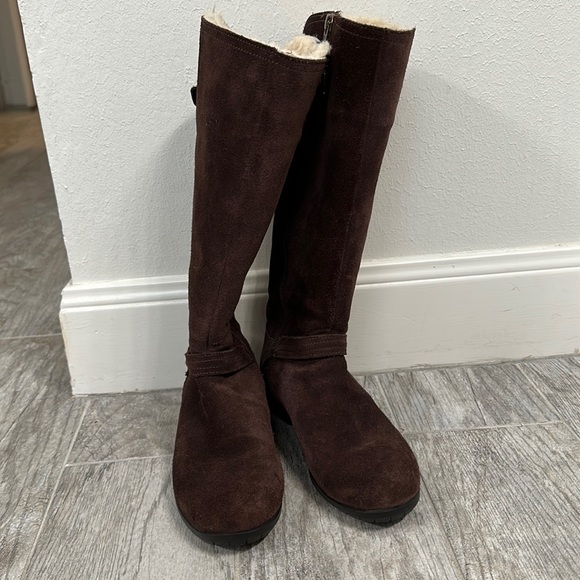 Womens tall Ugg riding boots brown suede size 6 with shearling inside - Picture 2 of 12
